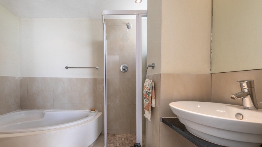 2 Bedroom Property for Sale in Sea Point Western Cape